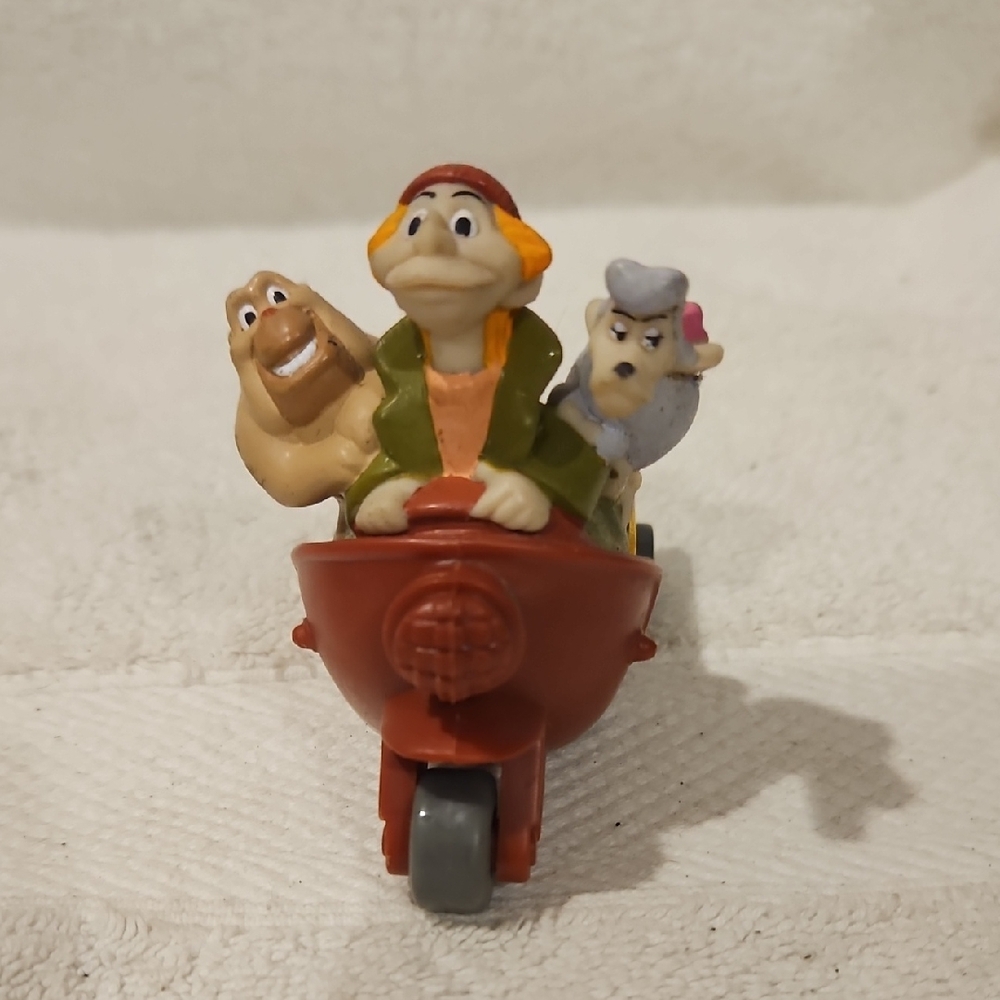 1996 MCDONALDS OLIVER & COMPANY TOY